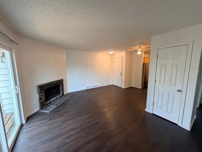 Building Photo - 9765 SW Lookout Terrace
