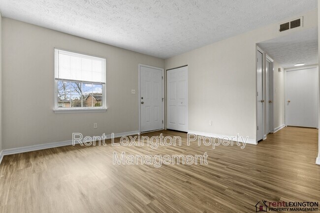 Foto del edificio - 3966 Northampton Dr