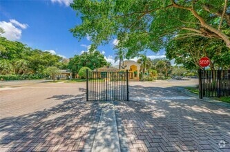 Building Photo - 9999 Summerbreeze Dr