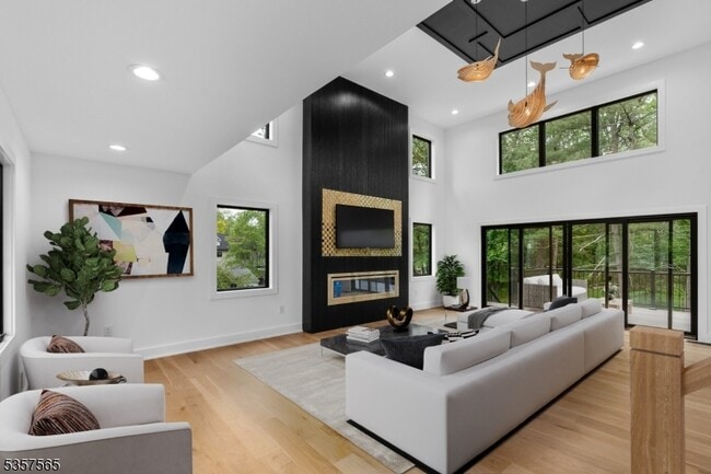 Foto del edificio - 148 Great Hills Rd