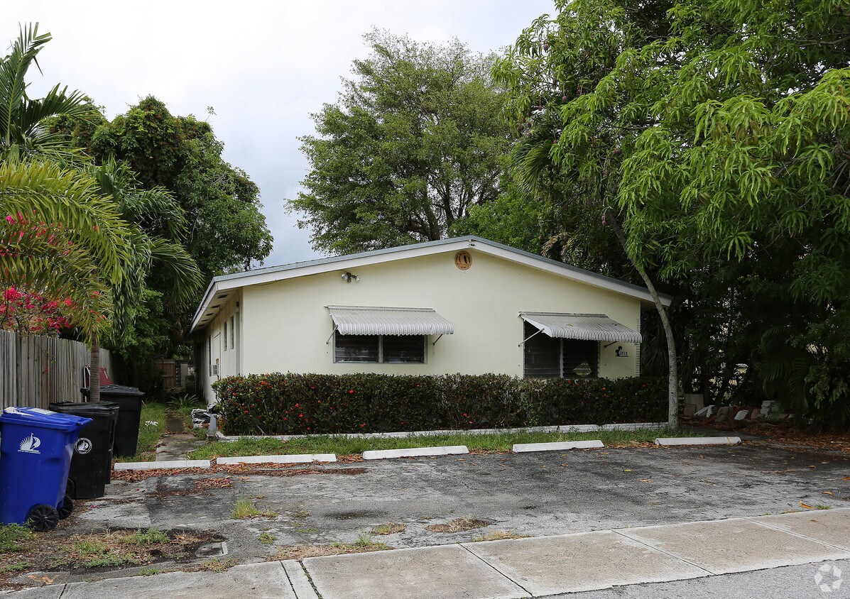 Primary Photo - 1713 N Dixie Hwy