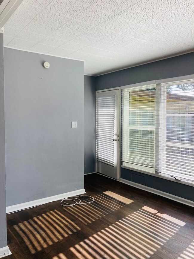 Interior Photo - Cottages D Caroline Atlas