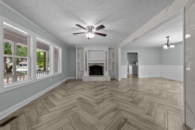 Building Photo - 1401 Twin Oaks Dr