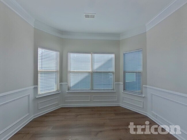 Foto del edificio - 3019 Burgess Dr