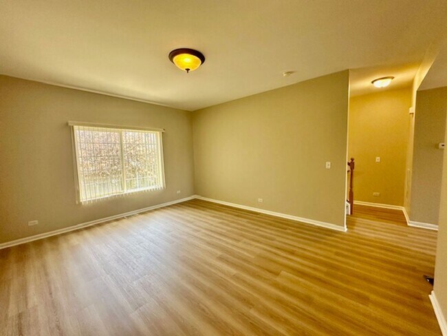 Building Photo - Updated 3 bedroom, 2.5 bathroom 2 car atta...