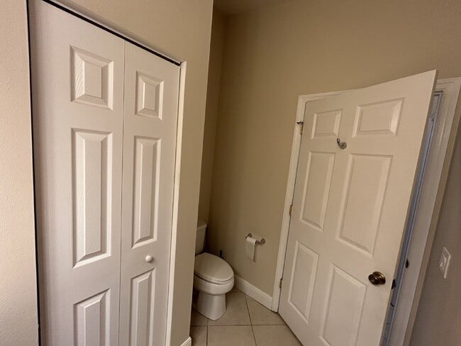 Building Photo - Stunning   3-Bedroom Home with 2 Full Bath...