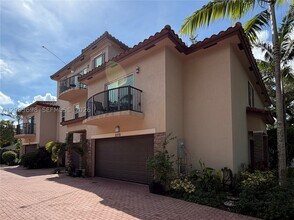 Building Photo - 2370 SW 18th Ave