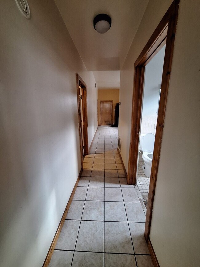 Foto del edificio - 2136 W Cermak Rd