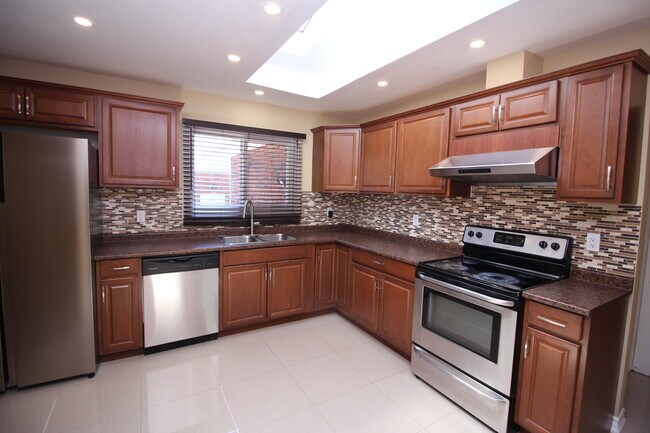 Photo du bâtiment - 7139 Warden Ave