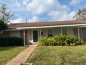 Building Photo - 925 Bradshaw Dr