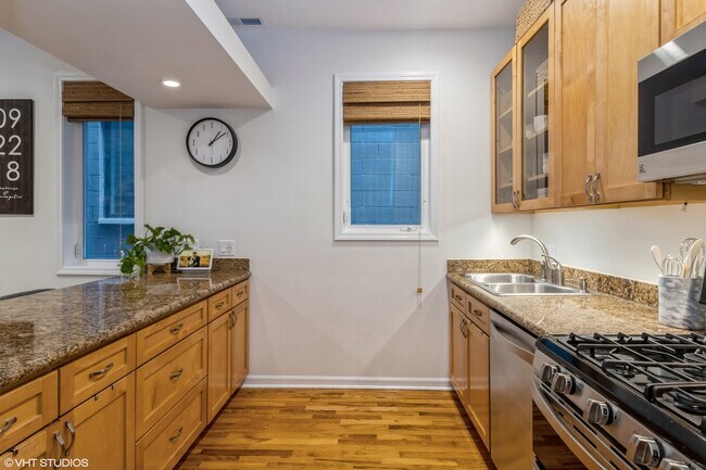 Foto del edificio - 942 N Wolcott Ave