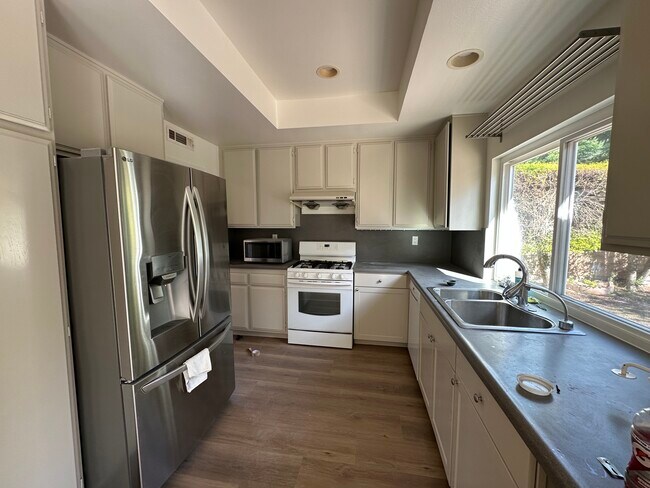 Building Photo - 3642 Birdsong Ave