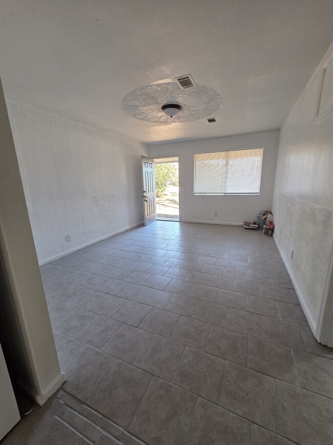 Building Photo - 1814 Karian Dr