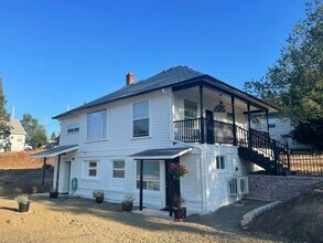 Building Photo - 1055 NE Klamath Ave