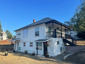 Building Photo - 1055 NE Klamath Ave