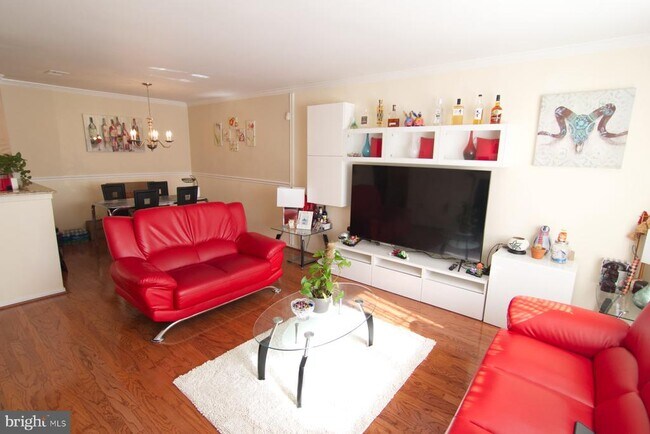 Building Photo - 7718B Lexton Pl