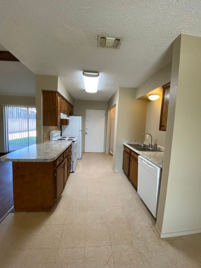 Building Photo - SPACIOUS & CUTE 2 bedroom 2 bath townhouse off Sunset Dr COMING SOON!