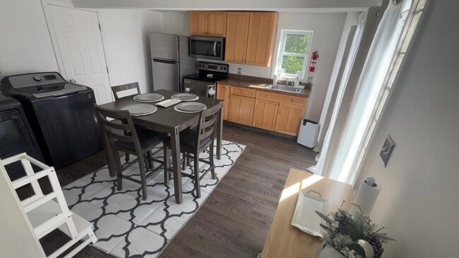 Foto del edificio - 10 Ells St