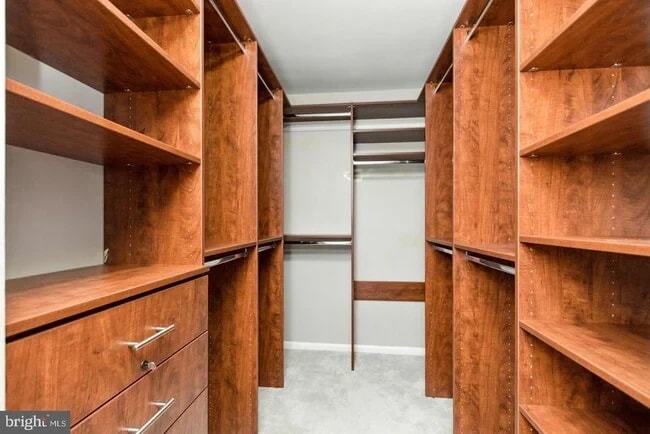 Custom Closet - 47603 Comer Sq