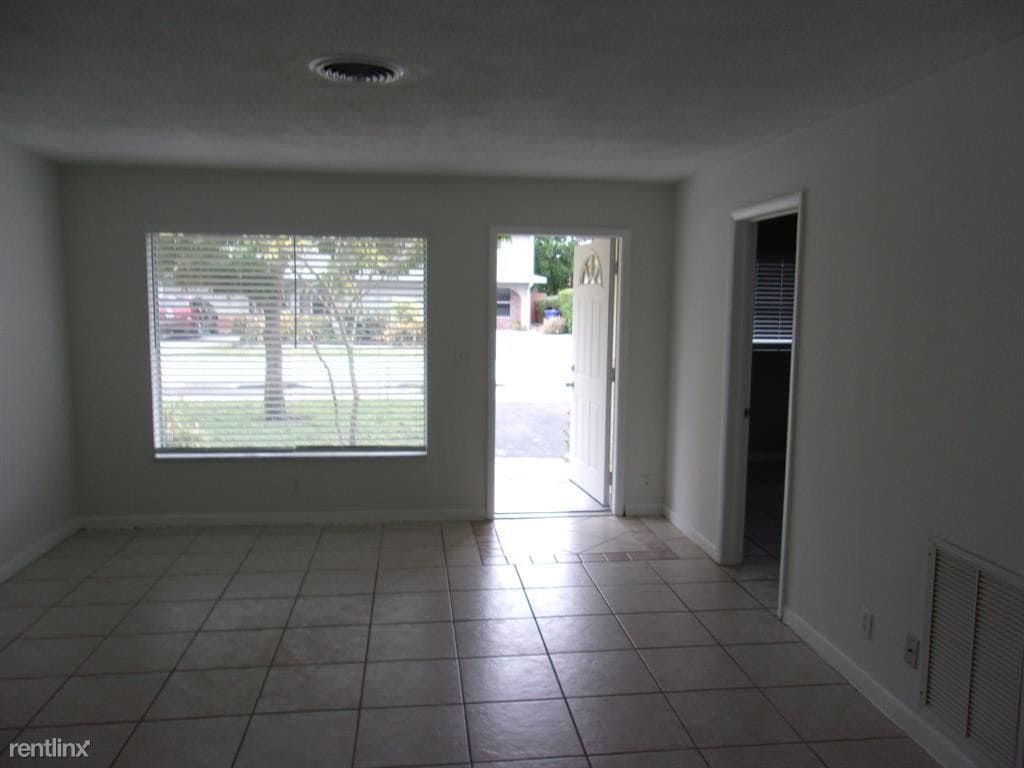 Building Photo - 2 br, 2 bath House - 270 SE 8th Ter