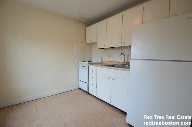 Building Photo - 172 N Beacon St