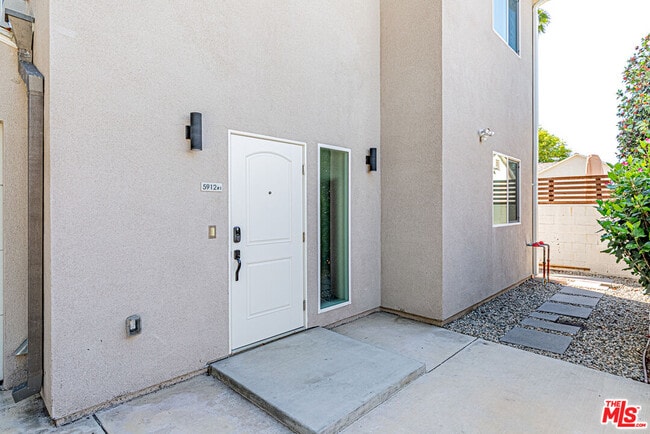 Building Photo - 5912 Satsuma Ave
