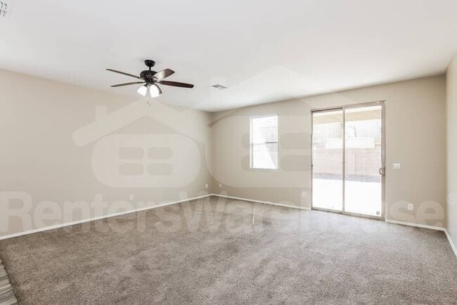 Building Photo - Stunning 5bed/2.5bath 2 story home