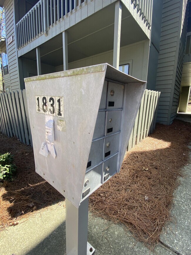 Building Photo - 1831 Tryon Dr
