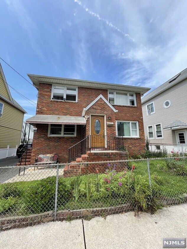 403 Lanza Ave, Garfield, NJ 07026 Townhome Rentals in Garfield NJ
