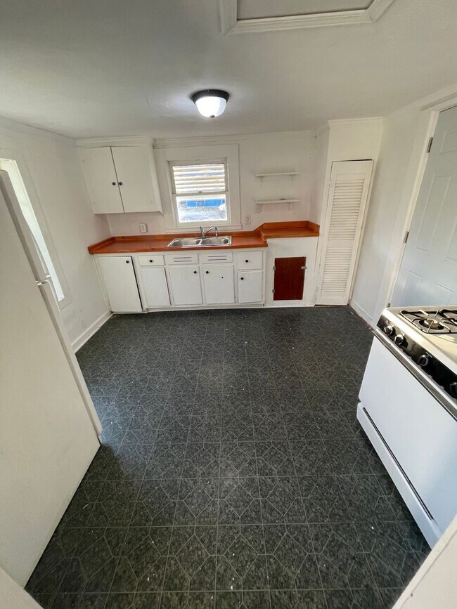 Foto del edificio - House for rent downtown!