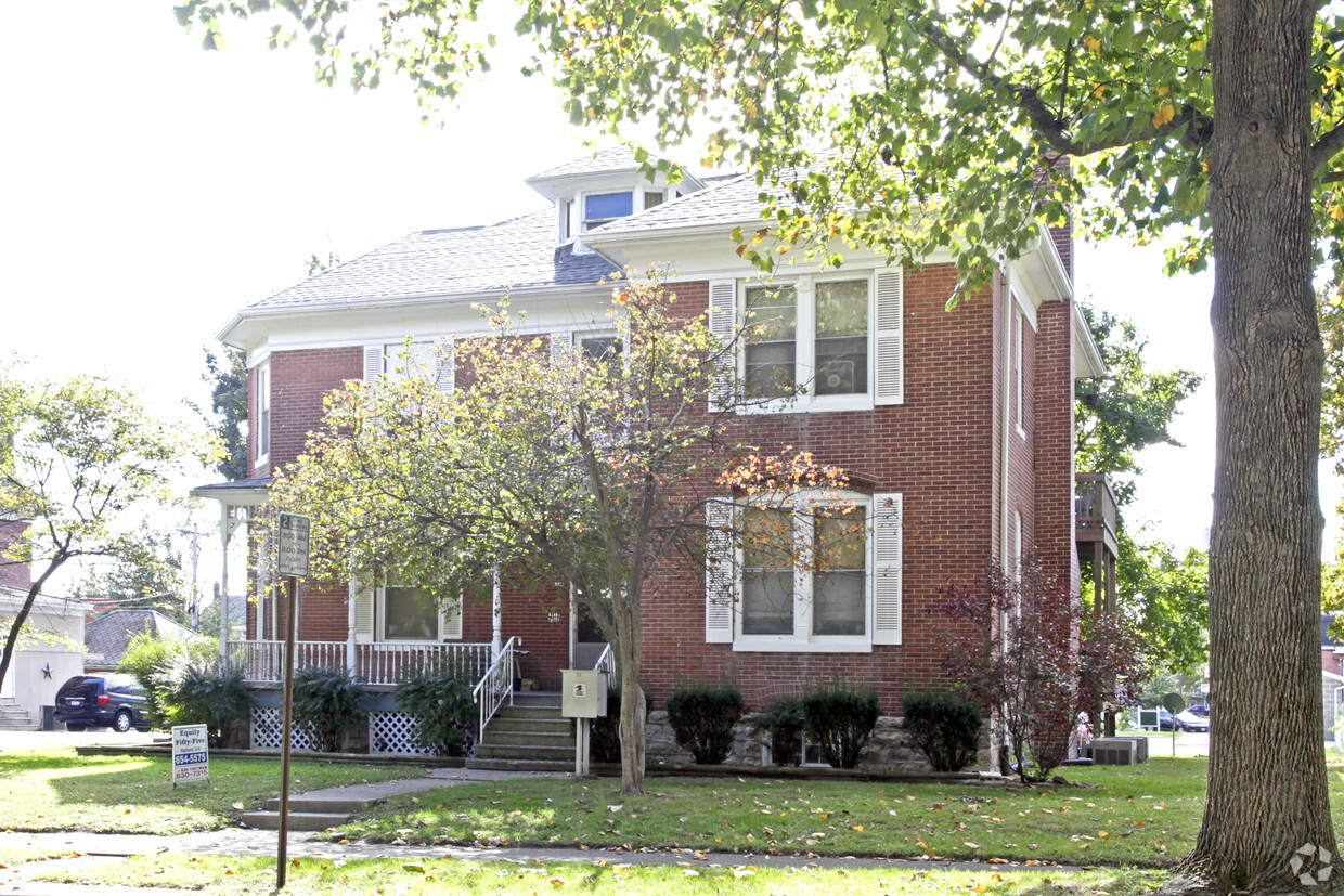 Building Photo - 912 9th St