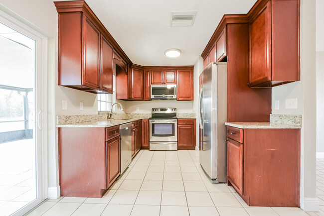 Building Photo - 1025 Ireland Dr