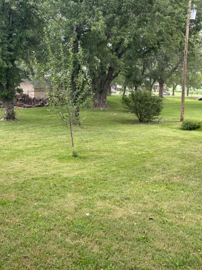Foto del edificio - 420 Main St, Maple Hill Ks