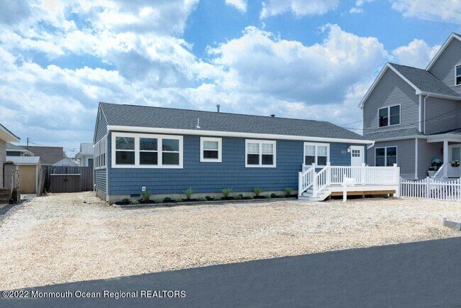 Building Photo - 211 Shuster Ave