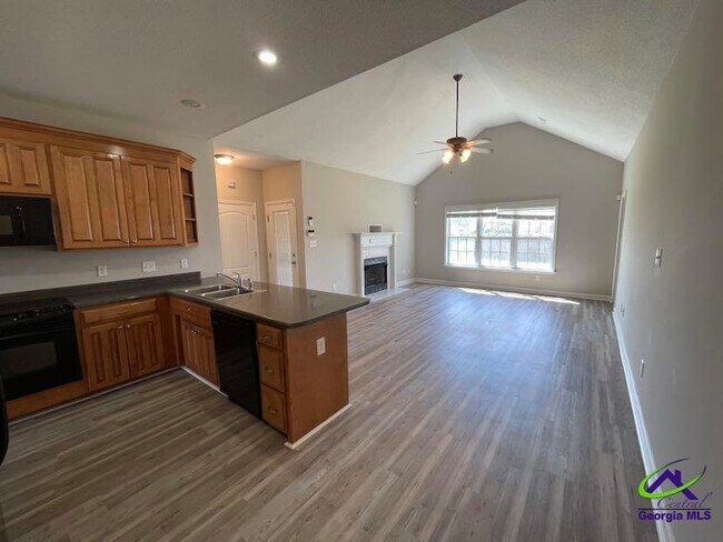 Foto del edificio - 114 Cedarland Dr