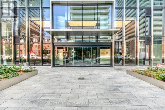 Photo du bâtiment - 55 Charles St E