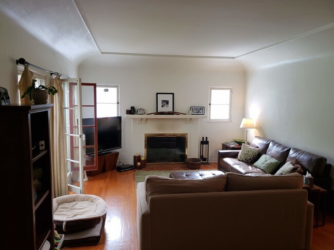 Sala de estar/familiar - 2090 E Mountain St