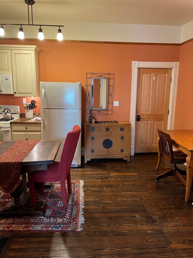 Foto del edificio - 147 E Chestnut St