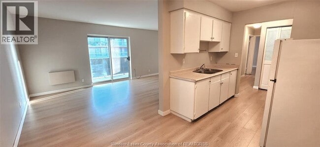 Photo du bâtiment - 3900 Wyandotte St E