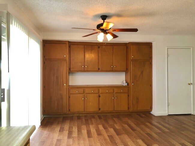 Comedor - 888 Ponderosa Dr