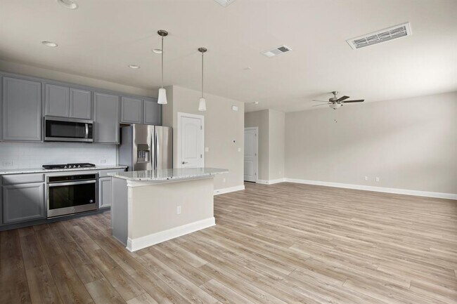 Building Photo - 15808 Celosia St