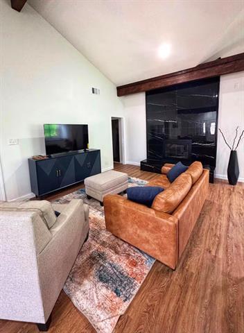 Foto del edificio - 700 Burnwood Dr