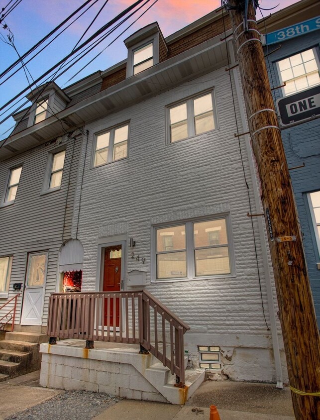 Primary Photo - 249 38th St
