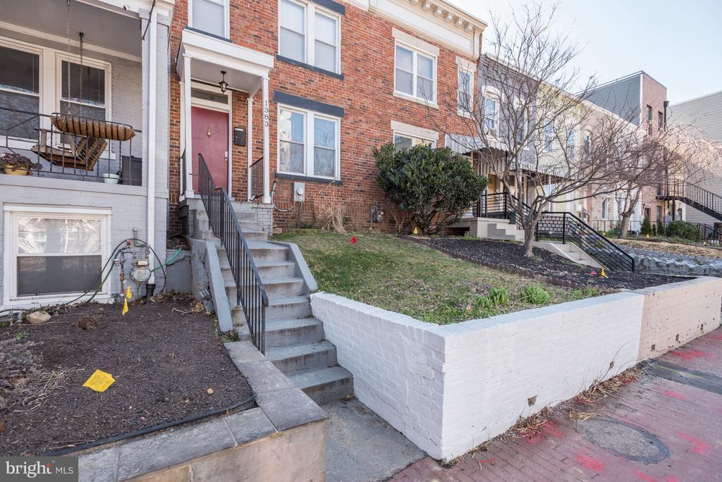 Foto principal - 1383 Florida Ave NE