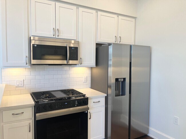 Building Photo - 1228 E Juneau Ave