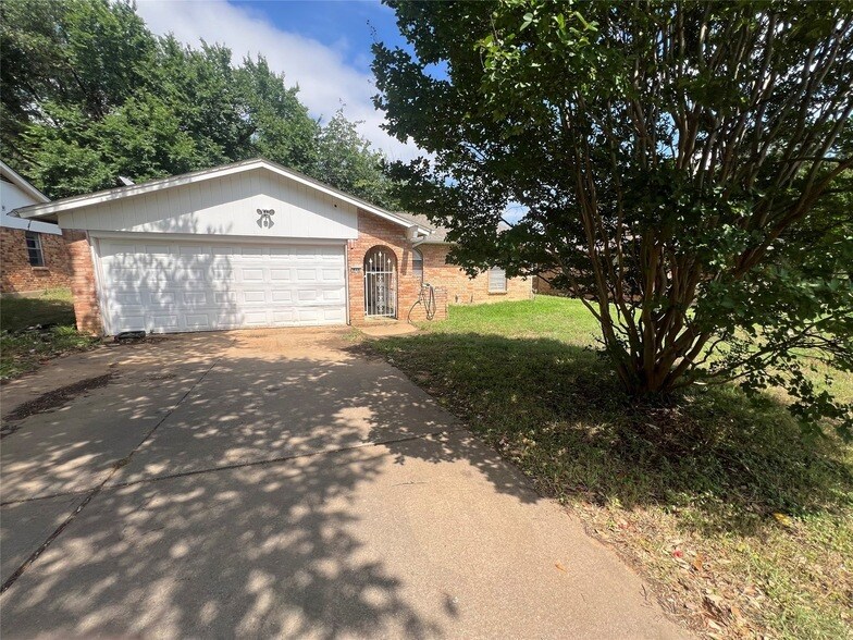 Foto principal - 913 Henslee Dr