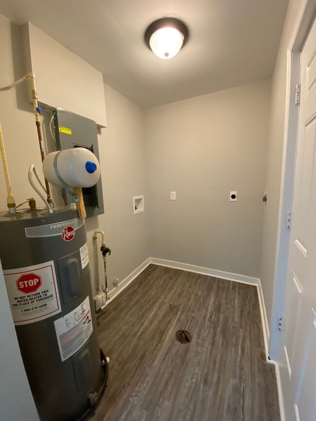 Building Photo - 1302 S 13th St