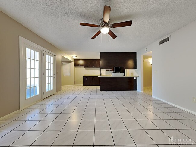 Building Photo - 8838 W Cinnabar Ave