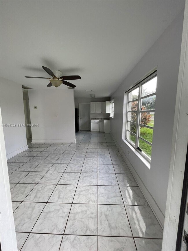 Building Photo - 5751 SW 38th Ct