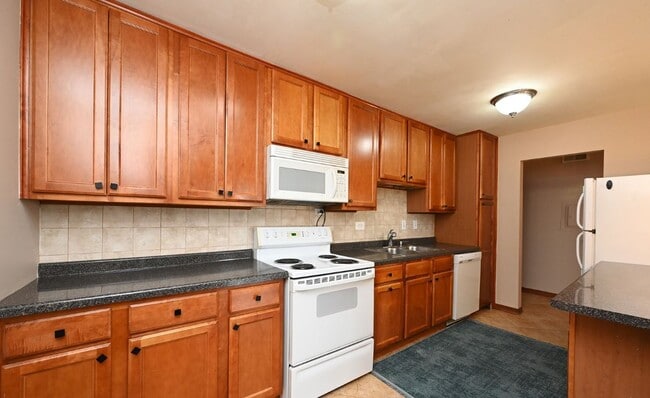 Building Photo - 675 Grove Terrace